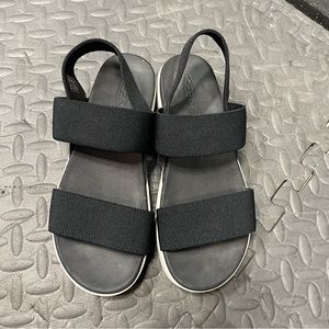 2632 KEEN Women's Elle Backstrap Sandals Black Size 8